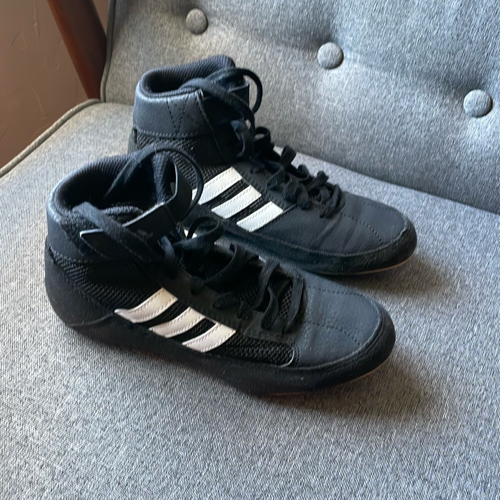 Adidas boys wrestling shoes, like new, size 3.5